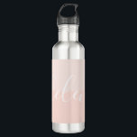 De Naam van het manuscript Chic twee-Beproefde Per Waterfles<br><div class="desc">Een elegante en kische waterfles met een tweetandige perzikachtergrond met een aangepaste naam in een modern scriptlettertype. Geweldig als cadeau voor bruidsmeisjes,  verjaardagscadeau,  cadeau voor docenten,  feestplezier en nog veel meer.</div>