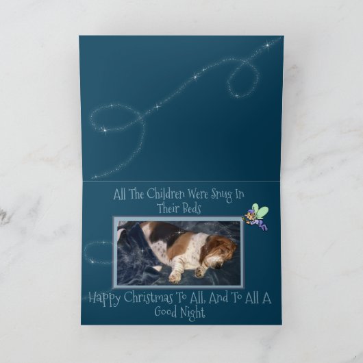 De Nacht Voor Kerstmis Met Slapende Basset, Vuur Kaart (Binnen)