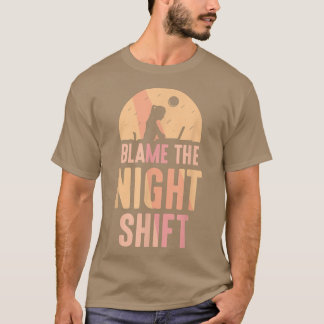 De nachtploegendienst voor de dag van de werker vo t-shirt