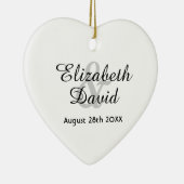 De namen van de bruiloft zijn wit keramisch ornament (Rechts)