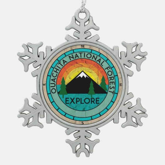 DE NATIONALE BOSBOUWARKANSAS-HOT VAN OUACHITA TIN SNEEUWVLOK ORNAMENT (Voorkant)