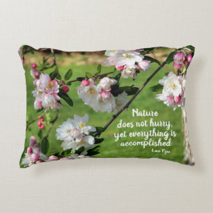 De natuur haast zich niet Inspirerende quote Accent Kussen