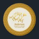 De New Mr en Mrs. (naam, date) Wedding Gold Decor Magneet<br><div class="desc">Voeg de nieuw gehuwde paren toe,  binnenkort getrouwde stellen met een nieuw gehuwde achternaam,  de datum van de bruiloft en andere herdenkingsgegevens die nodig zijn om deze unieke gouden folie te creëer.</div>