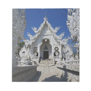 De nieuwe geheel witte tempel van Wat Rong Khun in Notitieblok