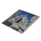 De nieuwe witte tempel van Wat Rong Khun in Tegeltje (Zijkant)