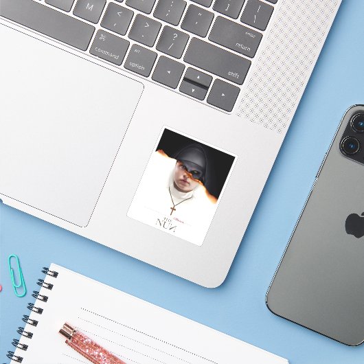 De non-conjure Classic Sticker (Laptop met iPhone)