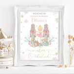 De Nutcracker Winter Onederland 1e verjaardag Poster<br><div class="desc">Personaliseer dit zoete roze winteronderland eerste verjaardagsfeestje welkomstbord poster gemakkelijk en snel, druk eenvoudig op de knop aanpassen om de stijl en plaatsing van de tekst verder te herschikken en op te maken. Met grillige personages uit de Notenkraker in zoete pastelkleuren. Perfect voor de eerste verjaardag van je kleine sneeuwvlokje!...</div>