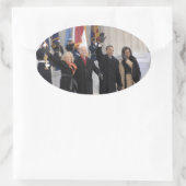 De Obamas en de Bidens Ovale Sticker (Tas)