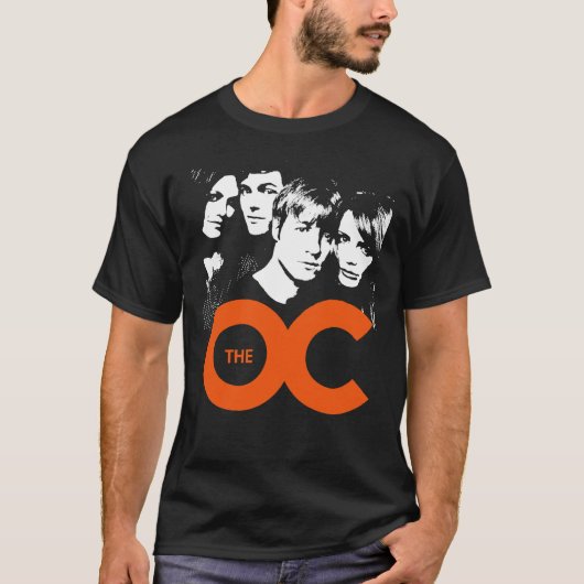 DE OC Essentiële Klassieke T-Shirt (Voorkant)