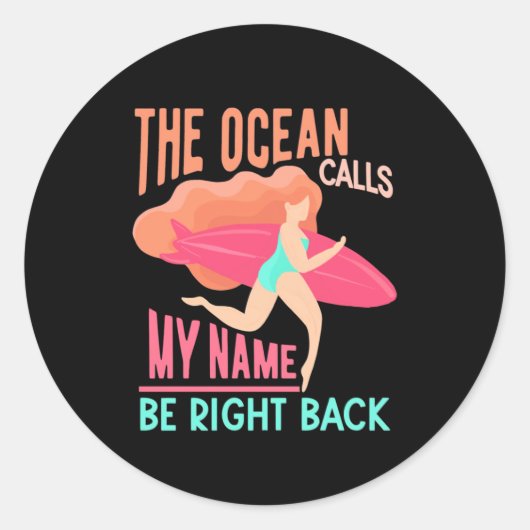 De oceaan roept Surfer op Ronde Sticker (Voorkant)