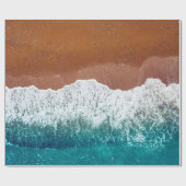 De oceaangolf op een zandstrand, uitzicht bovenaan cadeaupapier (Vlak)