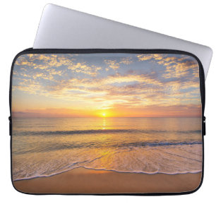 De ochtendzon in het zeegebied laptop sleeve