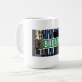 DE OFFICIËLE BROADWAY BABYLON MOK! KOFFIEMOK (Voorkant links)