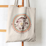 De ogen zijn nutteloos als de geest blind is voor tote bag<br><div class="desc">Verspreid positieve inspiratie met deze leuke abstracte boho quote design. Het ontwerp heeft bospaddenstoelen in een regenboogcirkel, ogen, vlinders, en de maan, samen met de tekst de ogen nutteloos zijn wanneer de geest blind is. Het ontwerp is in retro tintelingen bruin en perfect voor een denkende persoon. Het maakt een...</div>