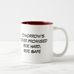 De onbeloofde harde schijf van morgen is nooit vei tweekleurige koffiemok