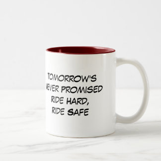 De onbeloofde harde schijf van morgen is nooit vei tweekleurige koffiemok