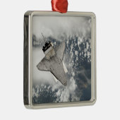 De onderkant van de ruimteshuttle Discovery Metalen Ornament (Rechts)