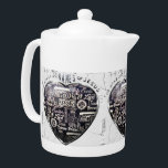 De ongelooflijke namen van Jezus Christus Teapot Theepot<br><div class="desc">Een mooi zwart-wit ontwerp van een Christelijke theepot met de meeste geweldige namen van onze Heer en Savior,  Jezus Christus. De tekst van de prachtige namen is in een hartvormig ontwerp met een schuifregelaar. Er zijn geschikte Christelijke mokken beschikbaar.</div>