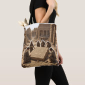 De ontdekking van de Steen van Rosetta (1799) Tote Bag (Dichtbij)