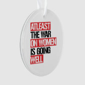 De oorlog tegen vrouwen gaat in ieder geval goed ornament (voorkant)