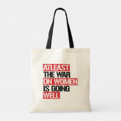 De oorlog tegen vrouwen gaat in ieder geval goed tote bag (Achterkant)
