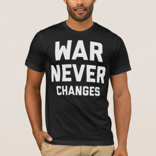 De oorlog verandert nooit Zwarte T-shirt