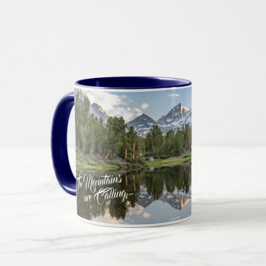 De oostelijke Sierra Mountains roepen - blauw Mok (Voorkant links)