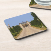 De opleggende ingang van Chateau Haut Sarpe, de Drankjes Onderzetter (Linkerzijde)