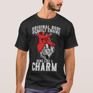 De originele lichaam herbouwde motor loopt als een t-shirt