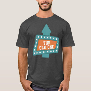 De oude een grappige mijlpaal verjaardag t-shirt