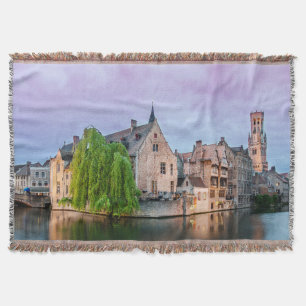 De oude stad Brugge en de toren van Belfry Deken