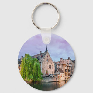 De oude stad Brugge en de toren van Belfry Sleutelhanger