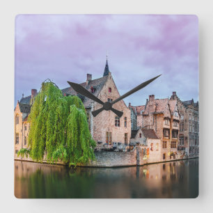 De oude stad Brugge en de toren van Belfry Vierkante Klok