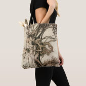 De oude vrouw in het bos door Arthur Rackham Tote Bag (Dichtbij)