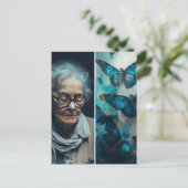 De oudere vrouw met blauw Briefkaart op botervlieg (Staand voorkant)