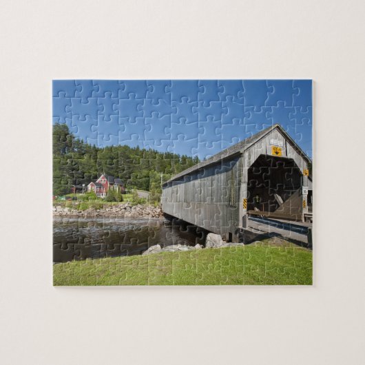 De overdekte brug van de Ierse rivier, St. Martins Legpuzzel (Horizontaal)