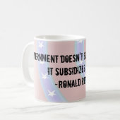 De overheid lost geen problemen op Mok (Voorkant links)