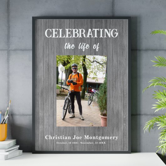 De overledene herdenken  Foto Grey Wood Funeral Poster