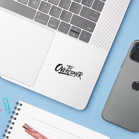 De Overwinnaar Vette Typografie Sticker (Laptop met iPhone)