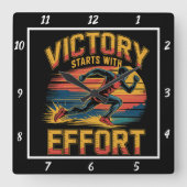 De overwinning begint bij de Effort Runner Vierkante Klok (Voorkant)