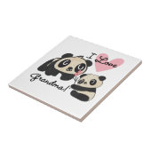 De panda draagt de Oma van de Liefde van I Tegeltje (Zijkant)