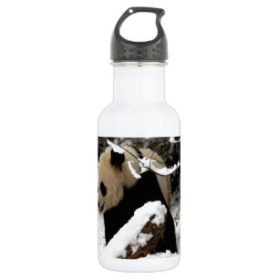 De panda draagt waterfles 