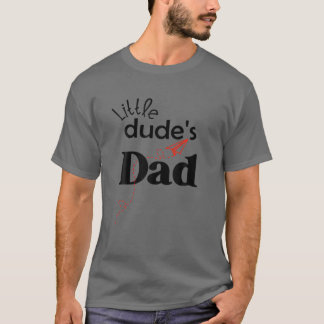 De pap van de kleine jongen, nieuwe pap, dit is mi t-shirt