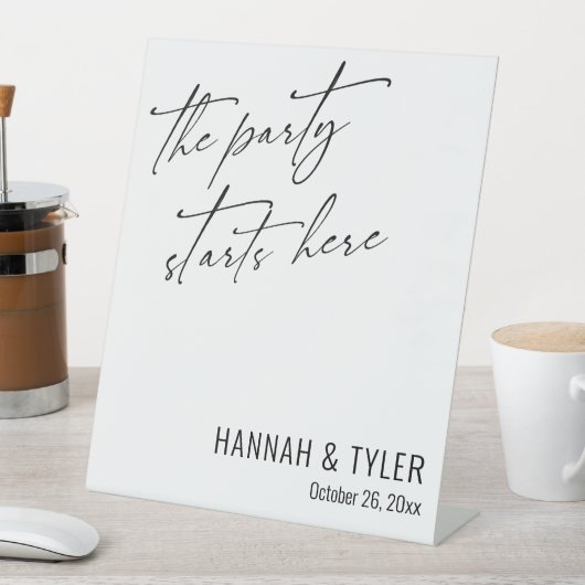 De partij begint hier eenvoudig elegant eenvoudig reclamebord met voetstuk (Insitu)