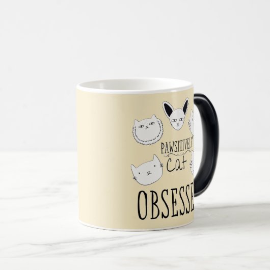 De "passief geobsedeerde kat" magische mok (Voorkant rechts)