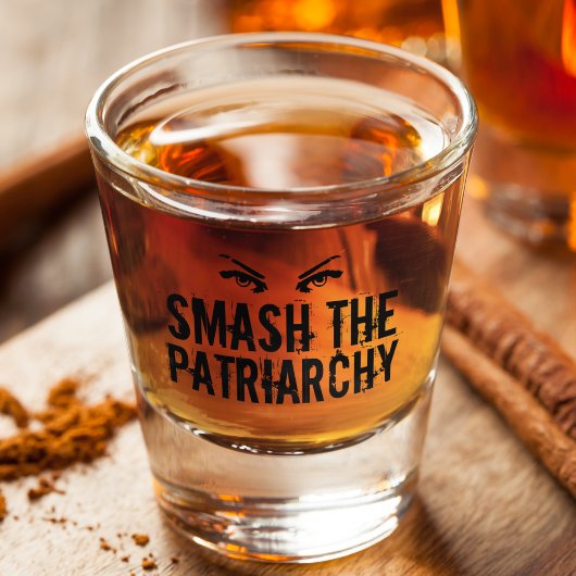De patriarchistische feminist smaaien shot glas