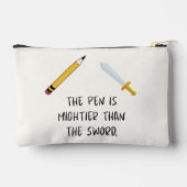 De pen is machtiger dan het zwaard etui (Achterkant)