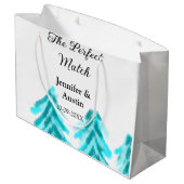 De perfecte match winter blauwe dennenboom bruilof groot cadeauzakje (Achterkant Gekanteld)