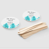 De perfecte match winter blauwe dennenboom bruilof handwaaier (Niet-gemonteerd)