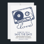 De Perfecte Mix Bruiloft Save the Date {marineblau<br><div class="desc">Moderne en unieke 'save the date'-aankondigingen voor trouwfeesten hebben een koele afbeelding van een cassettebandje.</div>